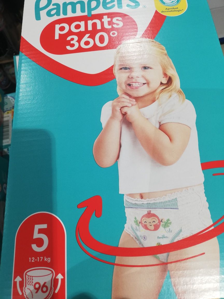 small girl in pampers