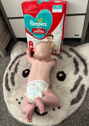 pampers imitujący majtki